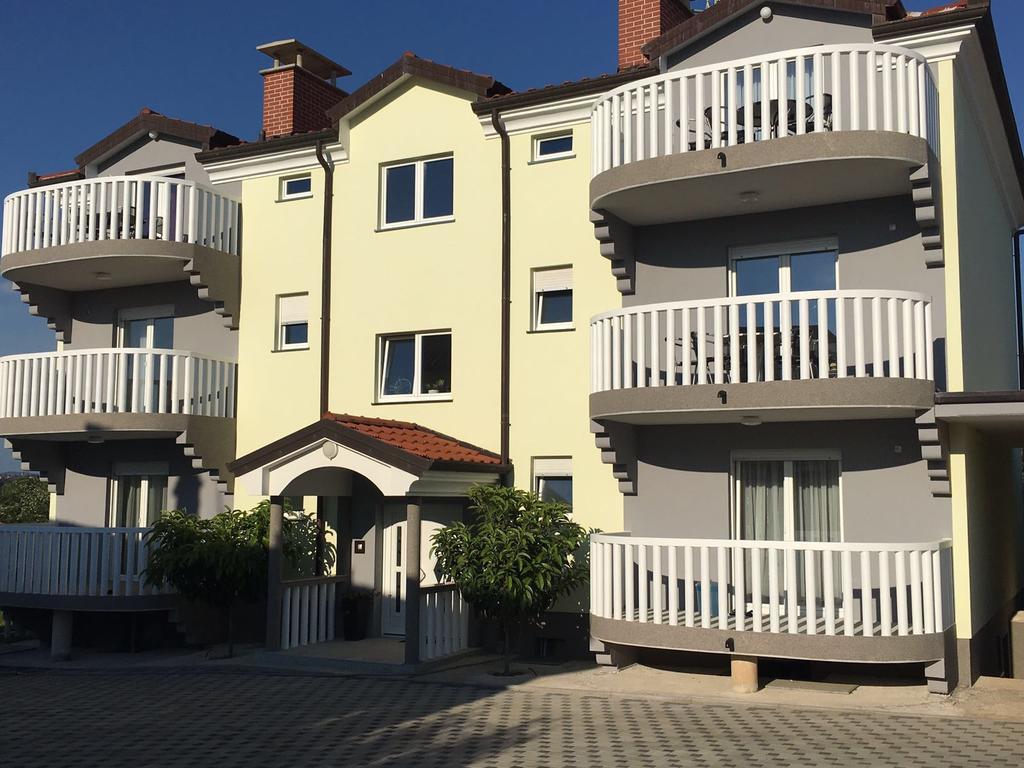 Apartments Barbic 우마그 외부 사진